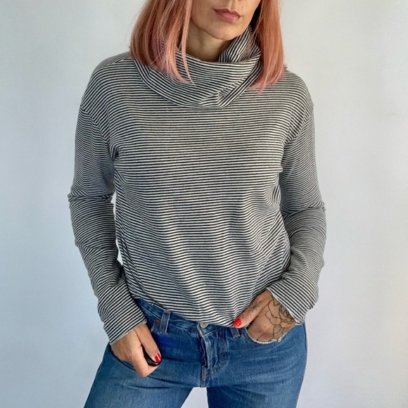 The Lady & The Sailor Turtleneck Sweatshirt - Picture 3 of 10